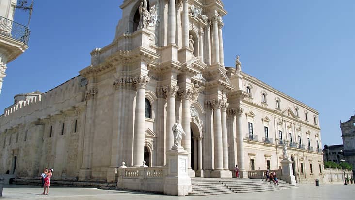 images/tours/cities/siracusa-dome.jpg